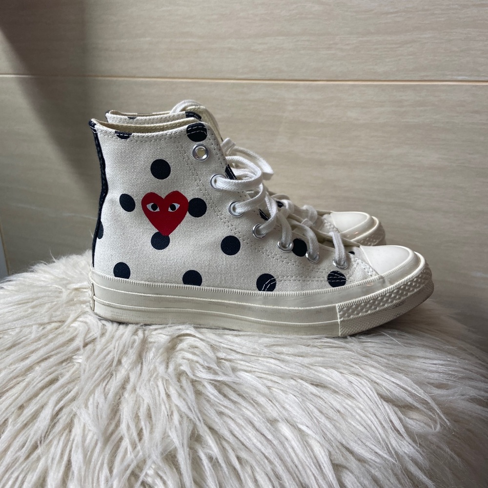 Women’s size 6 Converse x Comme des Garçon PLAY - white polka dot with red heart